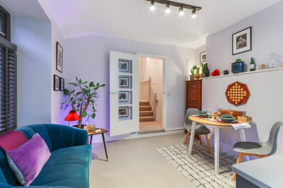Modern Double Bedroom In City Apartment Room 1 London Exteriör bild